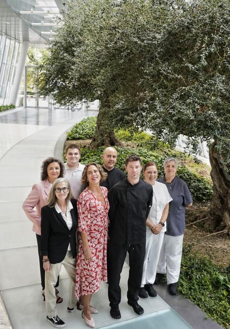 El equipo del restaurante Torre Iberdrola –gestionado por el Grupo Iruña, liderado por Amaia Aseguinolaza– ha sido el primero de Bizkaia en obtener el sello de Gastronomía Sostenible. (Ignacio Pérez)